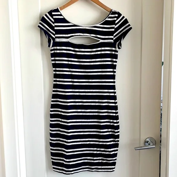 GUESS dress - Picture 1 of 2